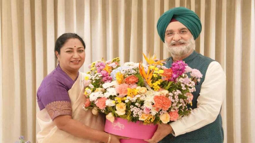 दिल्ली सरकार के कामकाज पर सीएम रेखा गुप्ता बोलीं – तरनजीत सिंह संधू के नेतृत्व म