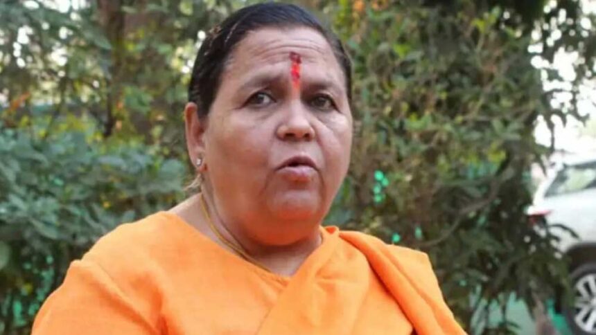 उमा भारती ने किया सनसनीखेज बयान, जब तक जिंदा हूं राजनीति करूंगी, बहुत लंबा जीने