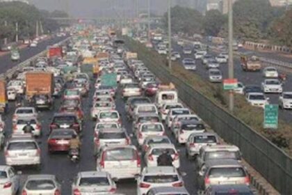 बिना बीमा दौड़ रहे 1 करोड़ वाहन, हादसे के पीड़ितों को मुआवजा मुश्किल; संसद के आं