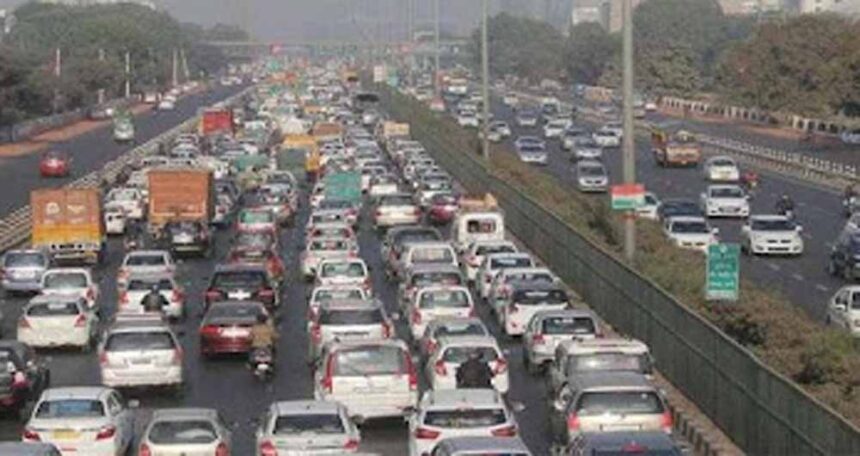 बिना बीमा दौड़ रहे 1 करोड़ वाहन, हादसे के पीड़ितों को मुआवजा मुश्किल; संसद के आं