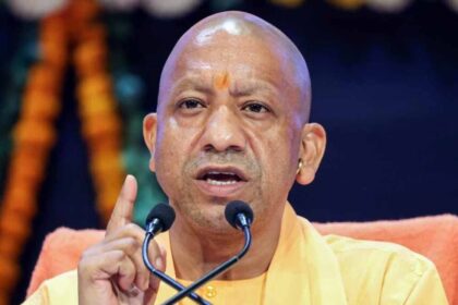 सीएम योगी बोले: सनातन के खिलाफ माहौल वाले स्थानों से दूरी बना रही युवा पीढ़ी